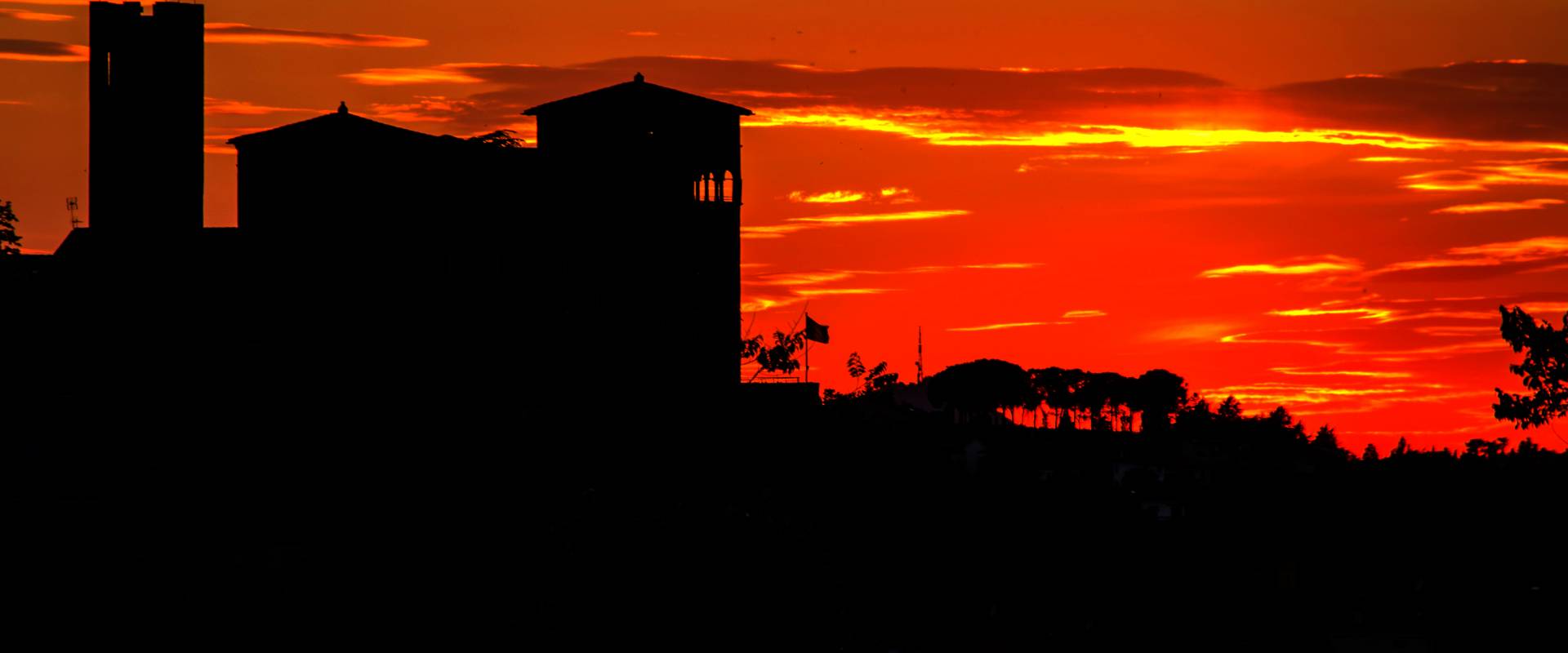Longiano, Castello Malatestiano alla luce del tramonto foto di Marco della pasqua